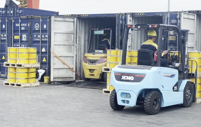 徐工双系列叉车硬核助力！宁夏铁路货运站跑出高效运输加速度