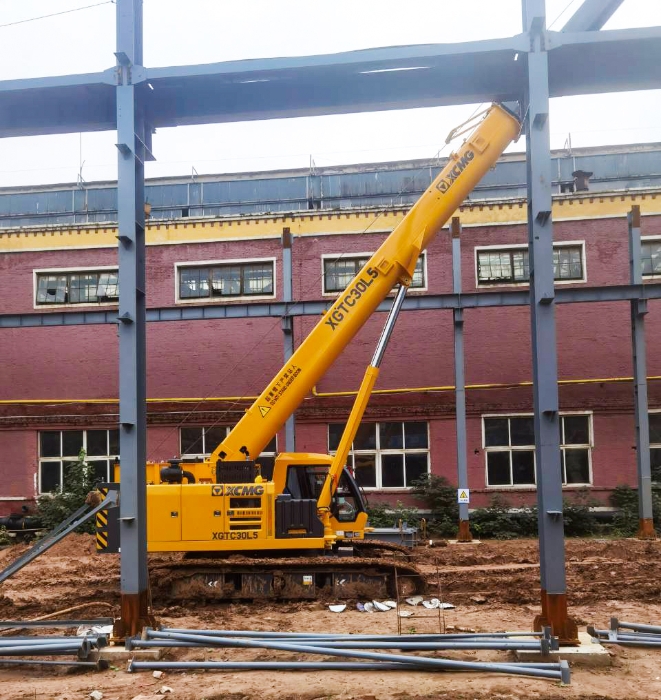 擎臂破泥泞，稳力定乾坤！XGTC30L5攻坚泥沼钢结构吊装